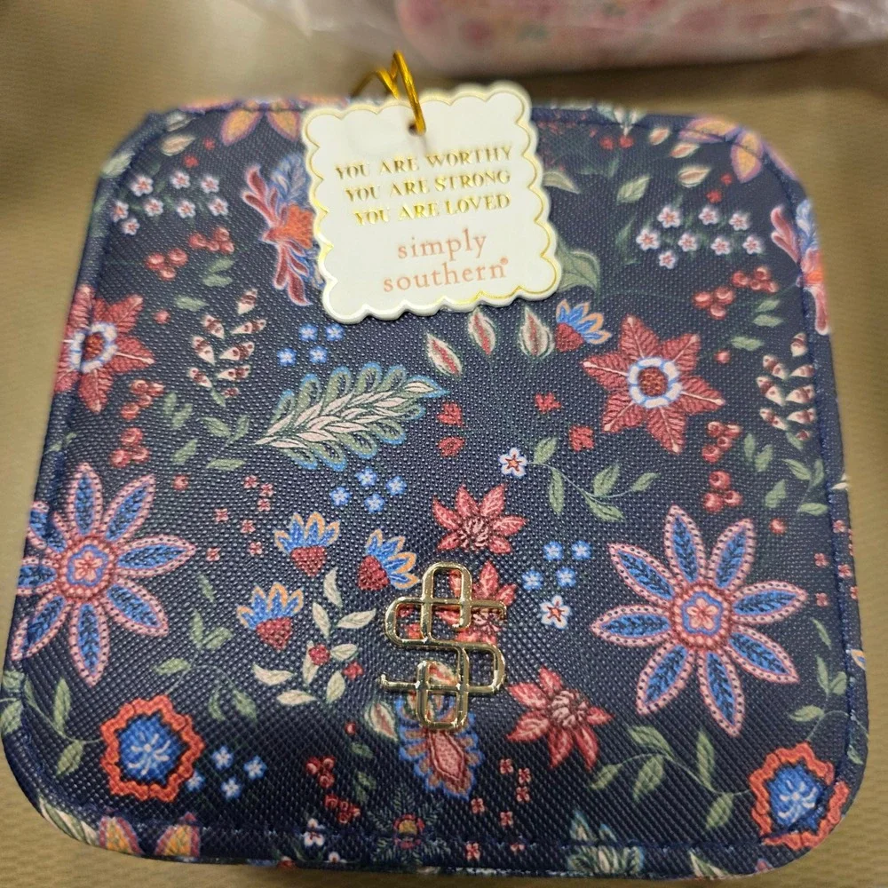 Simply Southern Navy Floral Jewelry Organizer Travel Case Zipper Closure‎ NWT